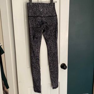 Lululemon Wunder Under - size 4